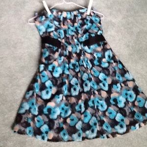 Strapless dress.  Elastic zip back.  Side pockets.